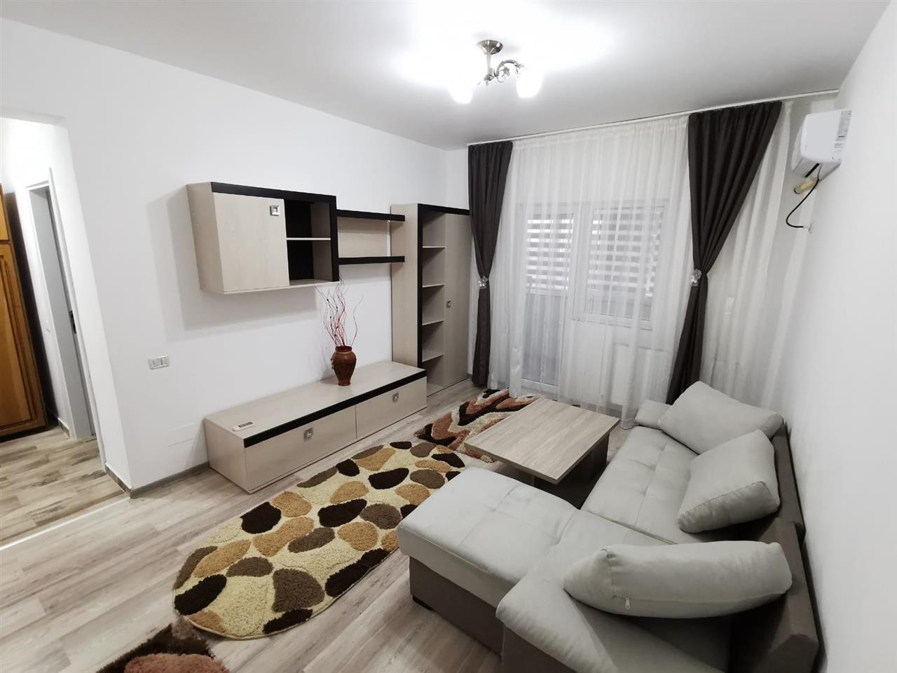 Inchiriere apartament decomandat Militari Residence